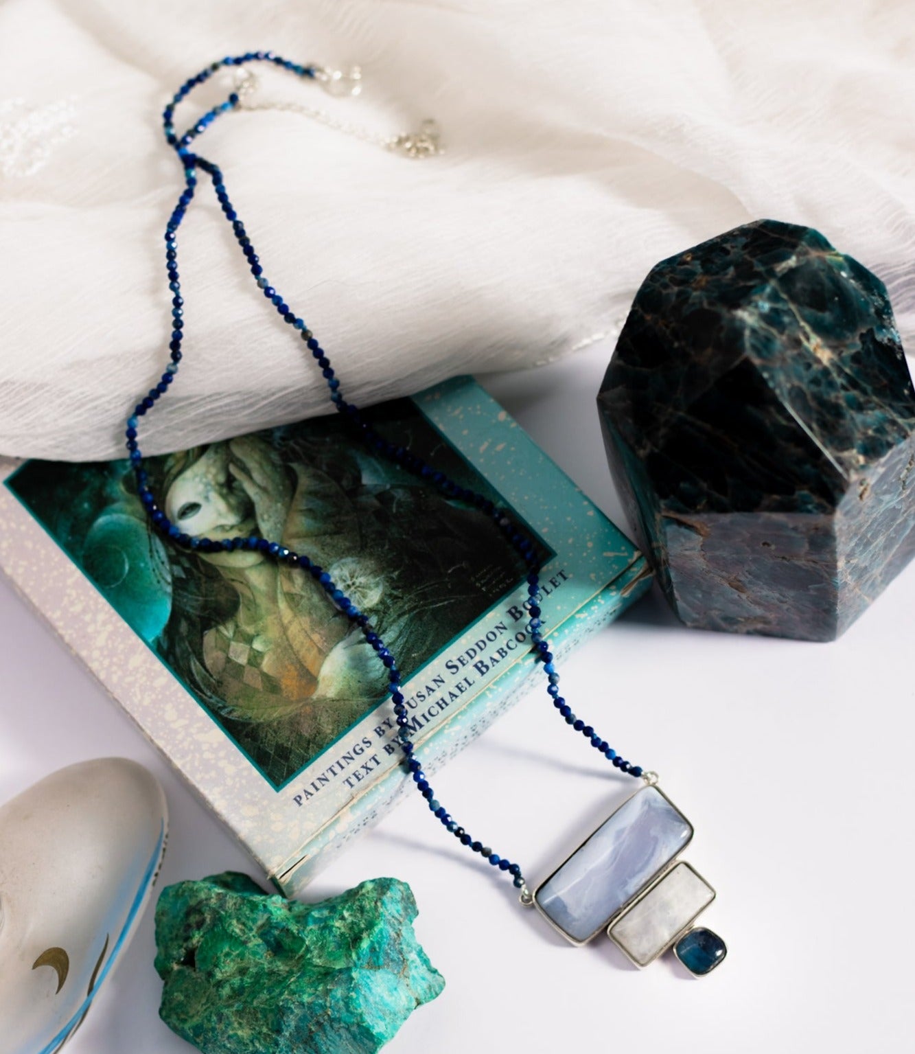 Colar Blue Pedra da Lua, Cianita, Calcedônia, Lapis Lazuli e Prata 925 Kahla